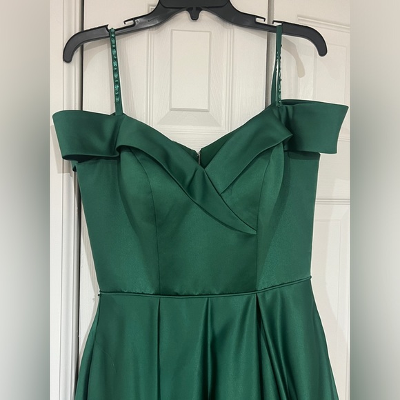 Emerald Gown - Picture 2 of 2